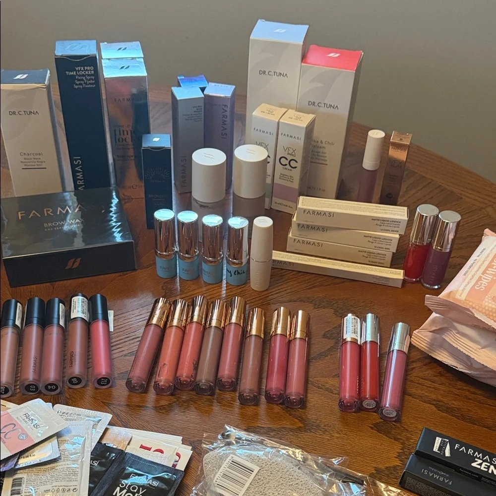 Farmasi Makeup Collection - Lipsticks, Foundations, and More - Picture 3 of 9